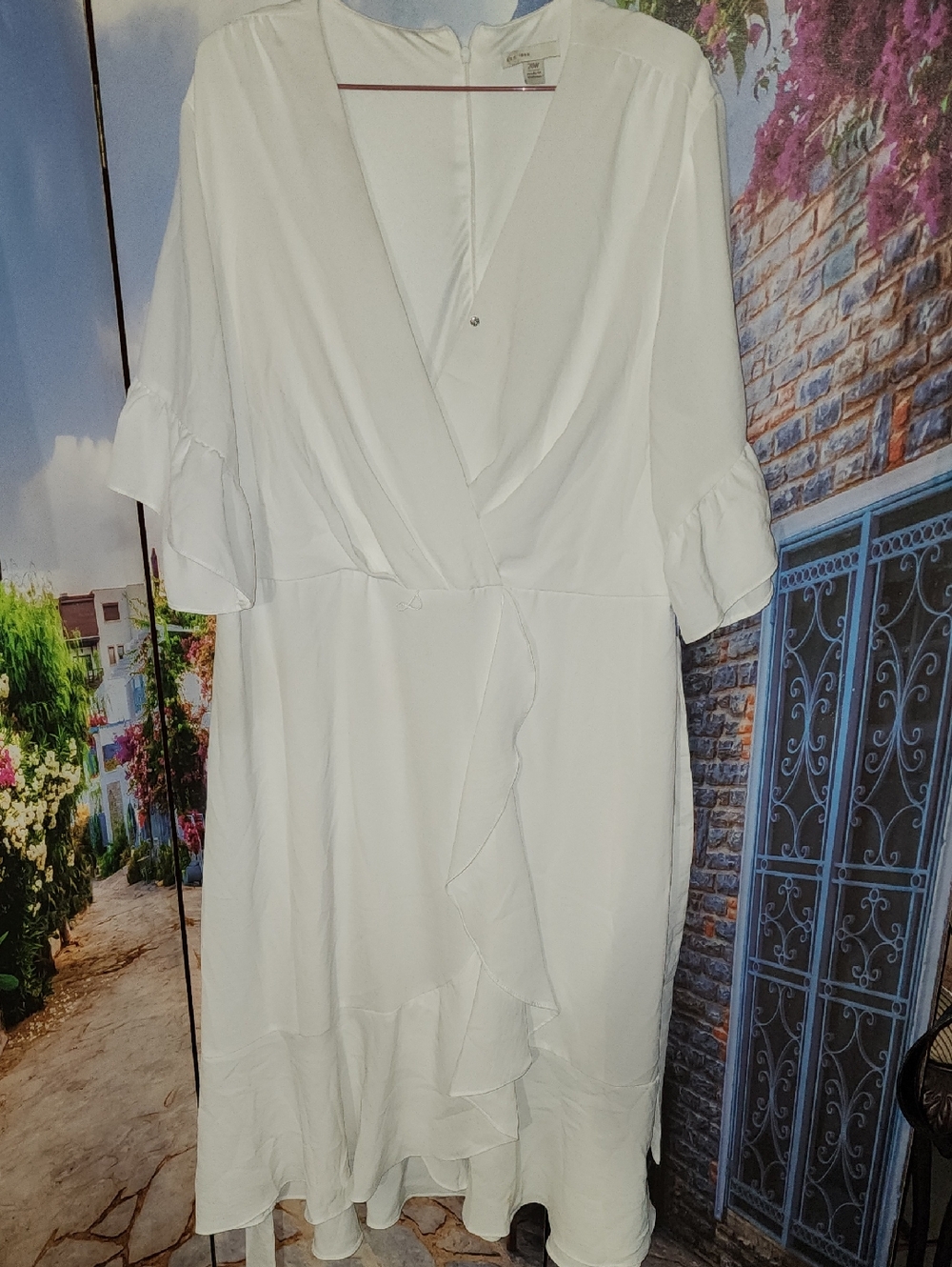 EST. 1946 Classic White Wrap-Style Women’s Dress Size 20W